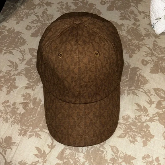 Micheal Kors Hat - Picture 3 of 9